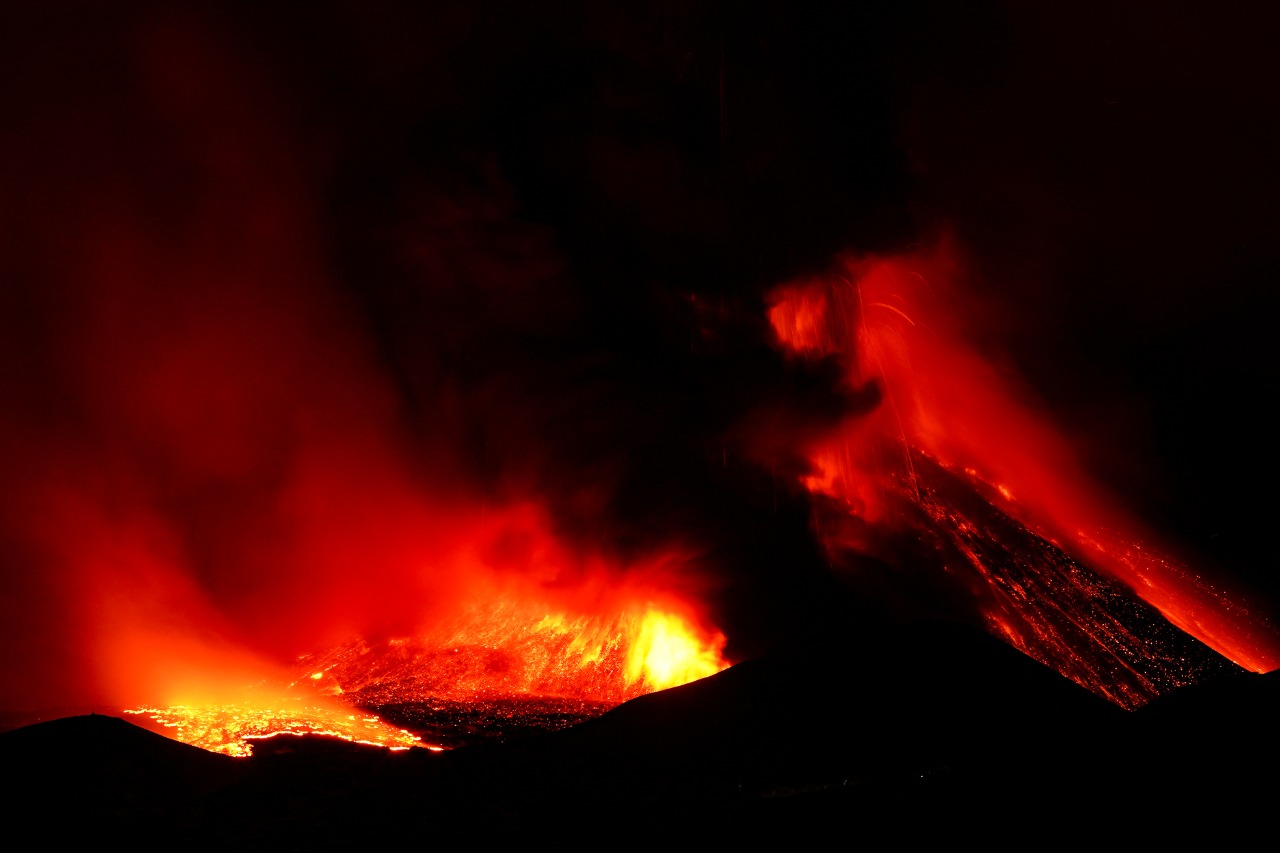 Извержение вулкана Этна 2002